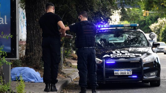 Encontraron un hombre muerto tirado en la calle en Paraná y Santa Fe