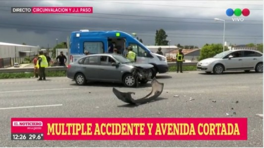 Perdió una rueda de su auto y generó un siniestro vial en Circunvalación