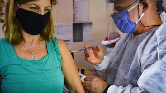 Desde el lunes, liberan la vacunación con terceras dosis para mayores de 40 años