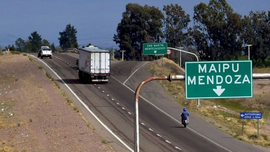 Le robaron la camioneta, corrió a la ruta para pedir ayuda y murió atropellado