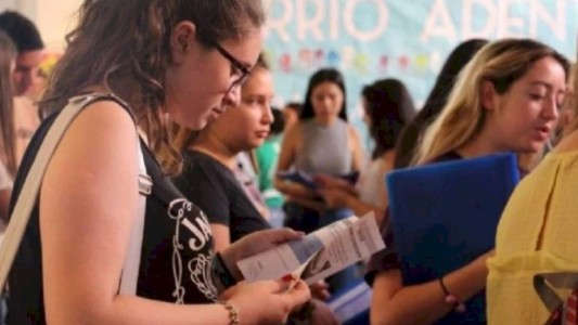 El Ministerio de Educación invertirá y ampliará becas para estudiantes universitarios