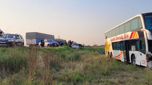Tragedia en Ruta 11: tres automovilistas muertos al chocar contra colectivo