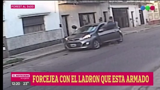 Un hombre forcejeó con un ladrón y resistió el robo de su auto