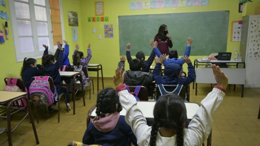 "Se podría volver a la presencialidad total sin burbujas en todos los niveles del sistema"