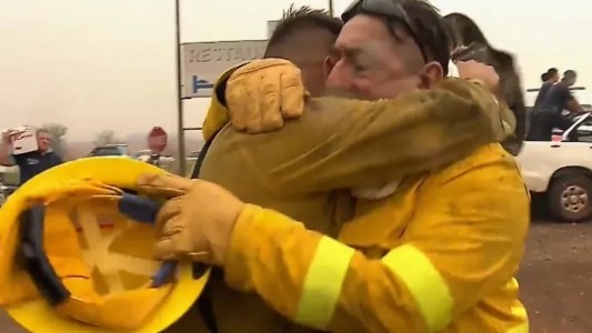“Sacamos a dos chiquitos como pudimos”: las lágrimas de los bomberos voluntarios en Corrientes
