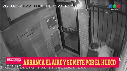 Un ladrón arrancó un aire acondicionado e ingresó por el hueco