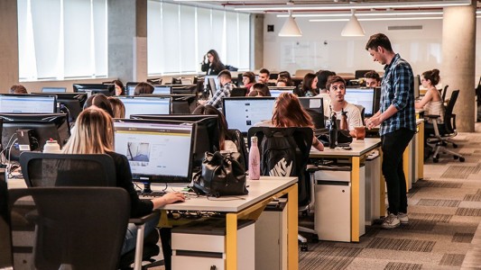 Mercado Libre busca empleados y paga hasta $464.000 de sueldo