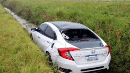 Atropelló y mató a un ciclista: se fugó y abandonó el auto en una zanja