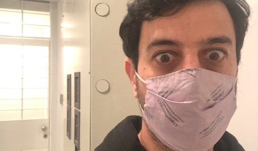 De película: Un joven se quejó en Twitter de que lo dejaron encerrado en la bóveda de un banco.