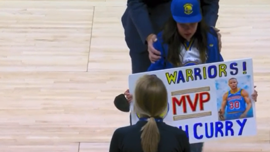 El desconsolado llanto de una nena que llegó a un partido de los Warriors para ver a su ídolo, Stephen Curry, pero no jugó