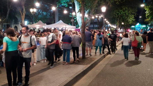 Rosario vivió una nueva Noche de Peatonales