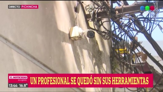 Dejó su auto estacionado en Pichincha y le robaron las herramientas de trabajo