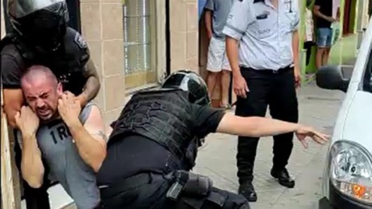 Golpearon a repartidor y falsificaron actas: imputaron a dos policías y un inspector