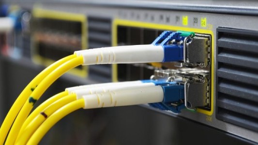 Santa Fe licitó la instalación de fibra óptica para llevar internet a toda la provincia