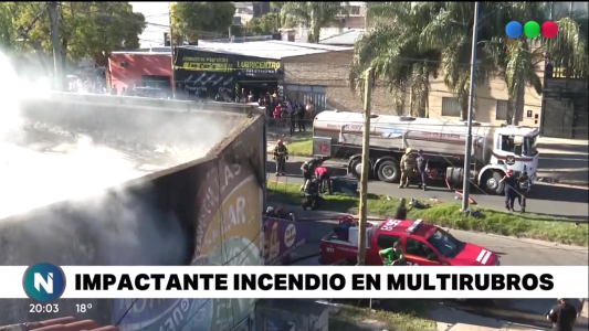 Impactante incendio en polirubro con pérdidas totales