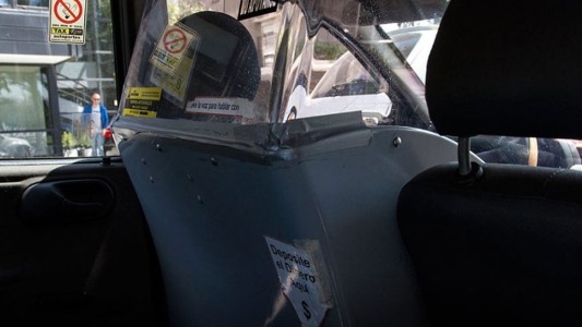 Taxistas reclaman por mampara antivandálica y por registracion de trabajadores