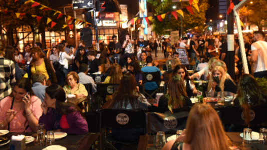 El barbijo ya no es obligatorio en espacios cerrados: la gastronomía respira