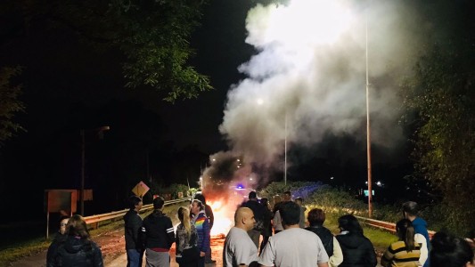 Con ánimos caldeados, vecinos de La Ribera definirán esta noche cómo seguirá el plan de lucha