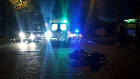 Tragedia en Alvear: dos muertos en brutal choque entre auto y moto