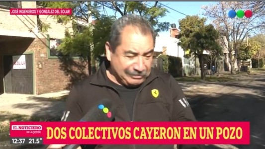 Peligro: dos colectivos cayeron en un mismo pozo en Fisherton