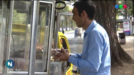 Es cirujano traumatólogo, profesor y pochoclero