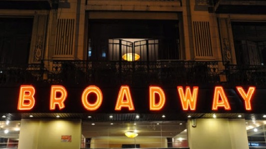 Dos hombres armados intentaron robar el teatro Broadway