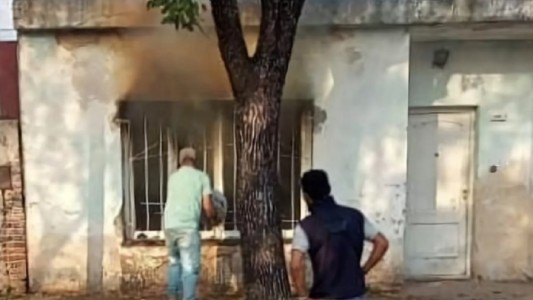 Tres nenes jugaban con un encendedor y prendieron fuego la casa