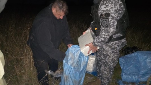 Misterio en el campo: cazadores hallaron cargamento de cocaína por 500 mil dólares