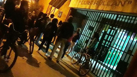 Denuncian que fue a la escuela a hablar de bullying y manoseó a las alumnas