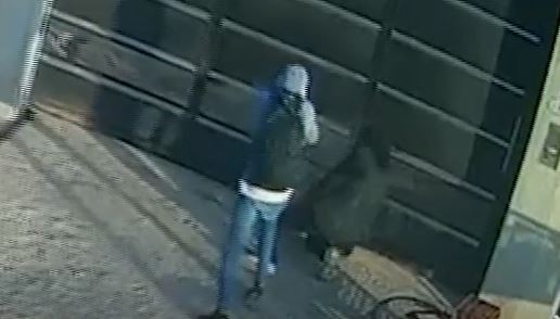 Video: motochorros hirieron a un adolescente de 16 que repartía pan en Merlo