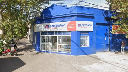 En 10 minutos barretearon la reja y se robaron dos cajas fuertes