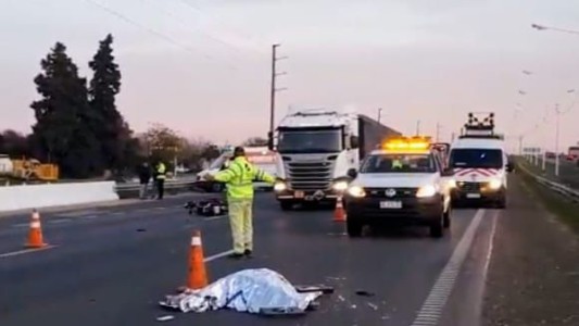 Accidente fatal en Circunvalación y Avellaneda: murió por esquivar un auto que cambiaba un neumático