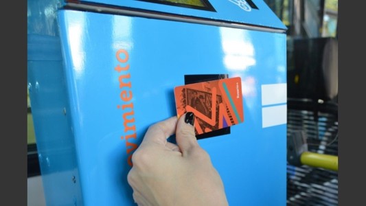 Tessandori propone que los colectivos tengan equipos para recargar la tarjeta sin contacto