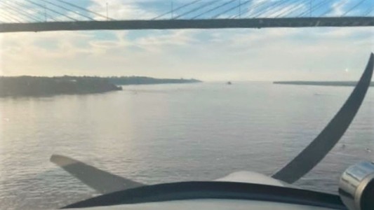 Identificaron al piloto que voló por debajo del puente Rosario-Victoria