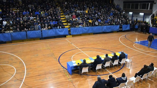 Tenso clima en la asamblea de Central y negativa al presupuesto del oficialismo
