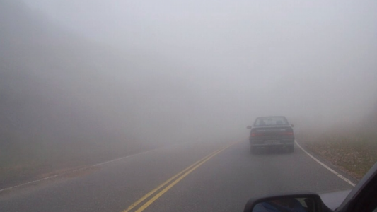 Recomiendan no salir a las rutas de la provincia por los densos bancos de niebla