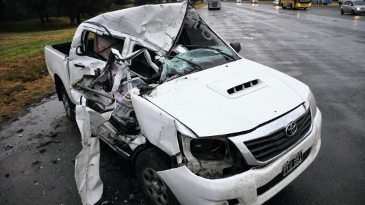 Tragedia en autopista: un muerto y un herido grave al chocar contra un camión