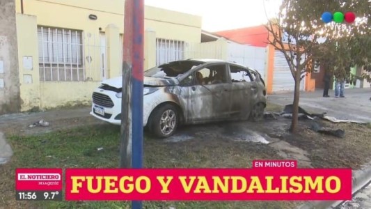 Vandalismo e inseguridad: incendiaron un auto en zona sur