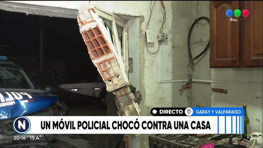 Después de 8 horas, retiraron el patrullero que chocó contra una casa