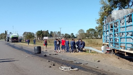 Se accidentó el micro de Unión camino a Córdoba: lo embistió un camión
