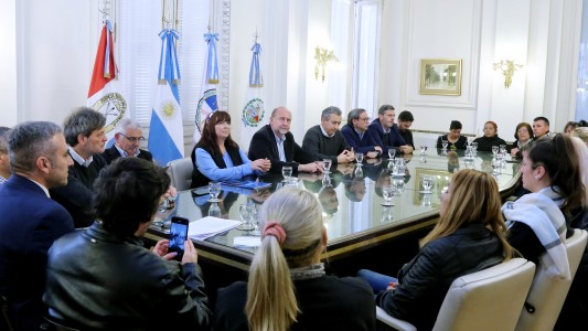 Perotti y Javkin se reunieron con familiares de víctimas de hechos de violencia para coordinar trabajo conjunto