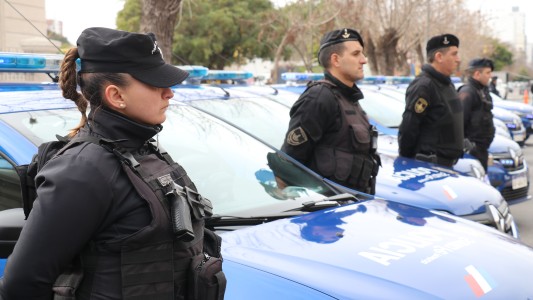 La provincia pagó la primera cuota de los uniformes policiales