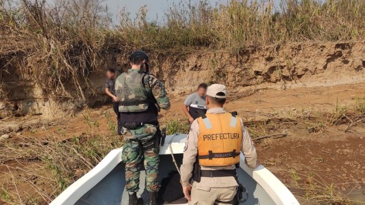 Incendios en las islas: Prefectura detuvo a 6 personas y secuestró 13 embarcaciones