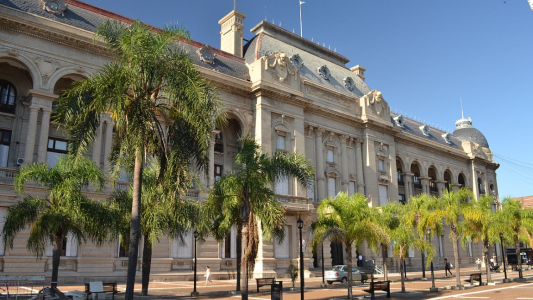 Santa Fe no pagará los días de paro a docentes, agentes de salud y estatales
