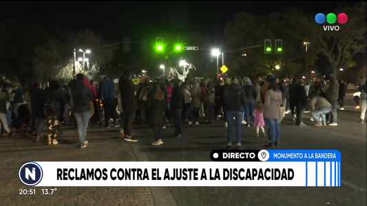 Reclamo contra el ajuste en discapacidad en el Monumento