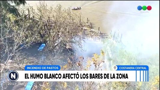 Sigue el fuego: se incendiaron unos viejos amarraderos en la costa