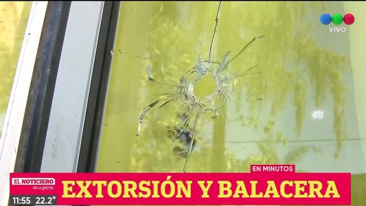Balearon una casa con un niño de tres años en su interior