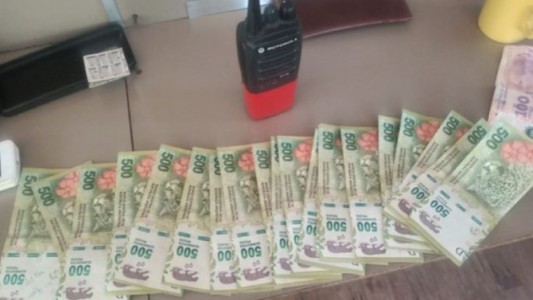 Un gesto ejemplar: encontró una billetera con $13 mil y dólares y la devolvió