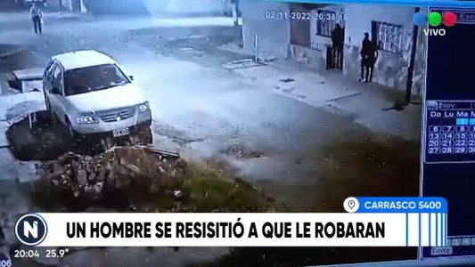 Video: se resistió y forcejeó con el ladrón para evitar que ingrese a su casa