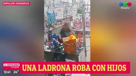Una ladrona roba con sus hijos